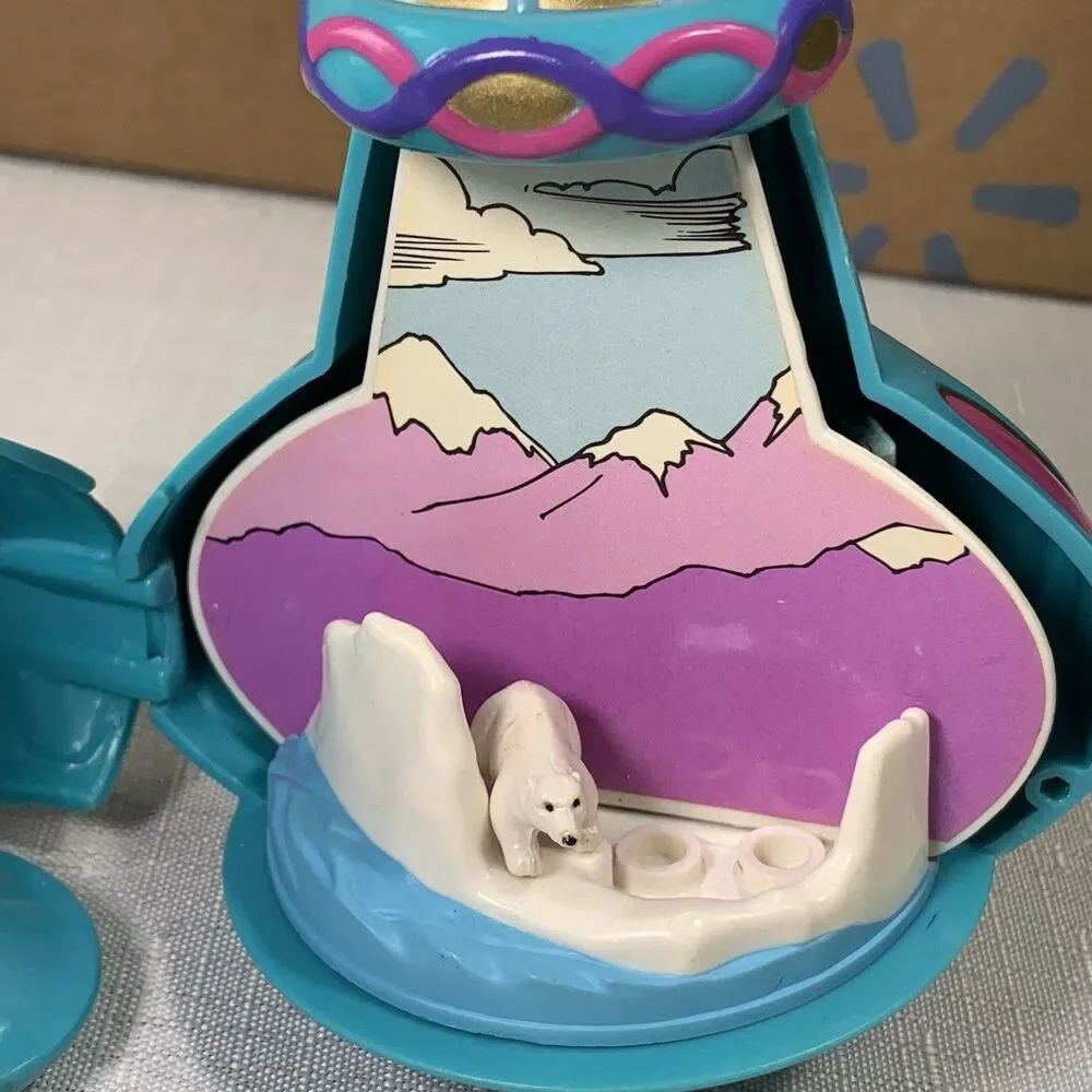 Trendmasters 1995 I Dream Of Jeannie Polly Pocket Lot Of Bottles And 3 Figures